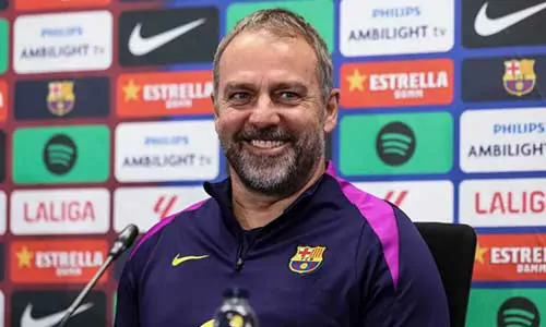 فليك يرغب في الانتظار حتى نهاية الموسم لمناقشة تمديد عقده مع برشلونة